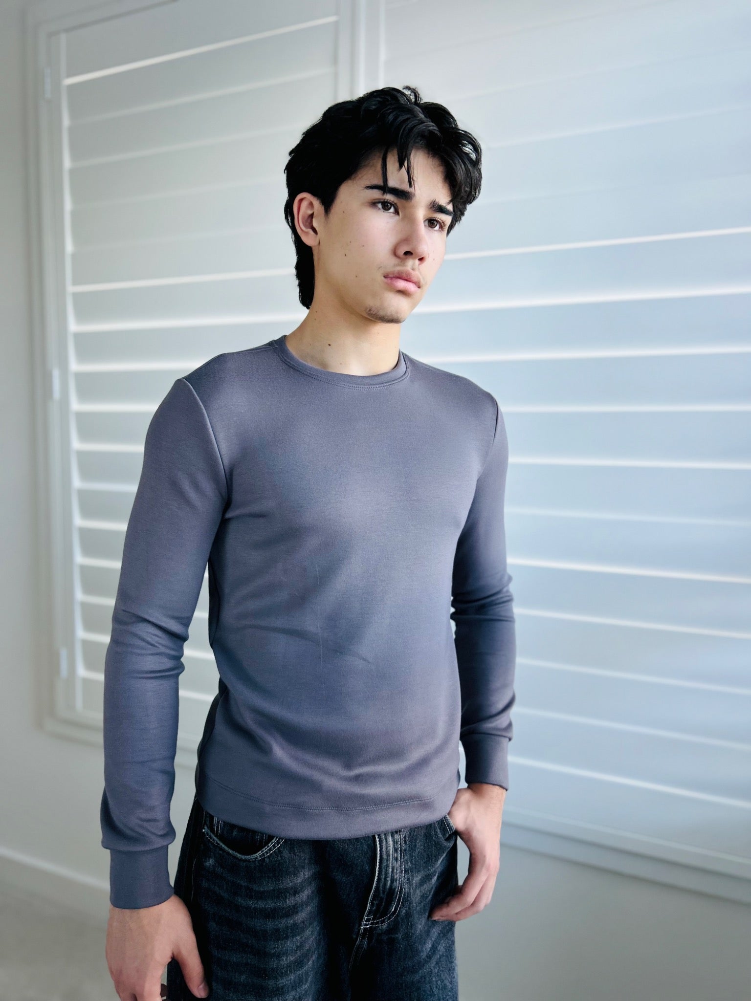 BIKINMOR Slim Fit Long Sleeve T-Shirt in Ecovero Cozy Stone Grey, size XS, crossed arms view